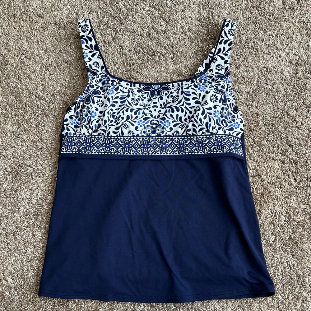 Lands’ End Navy Blue White Floral Tile Tankini Swim  Top 6 Underwire Bra Beach